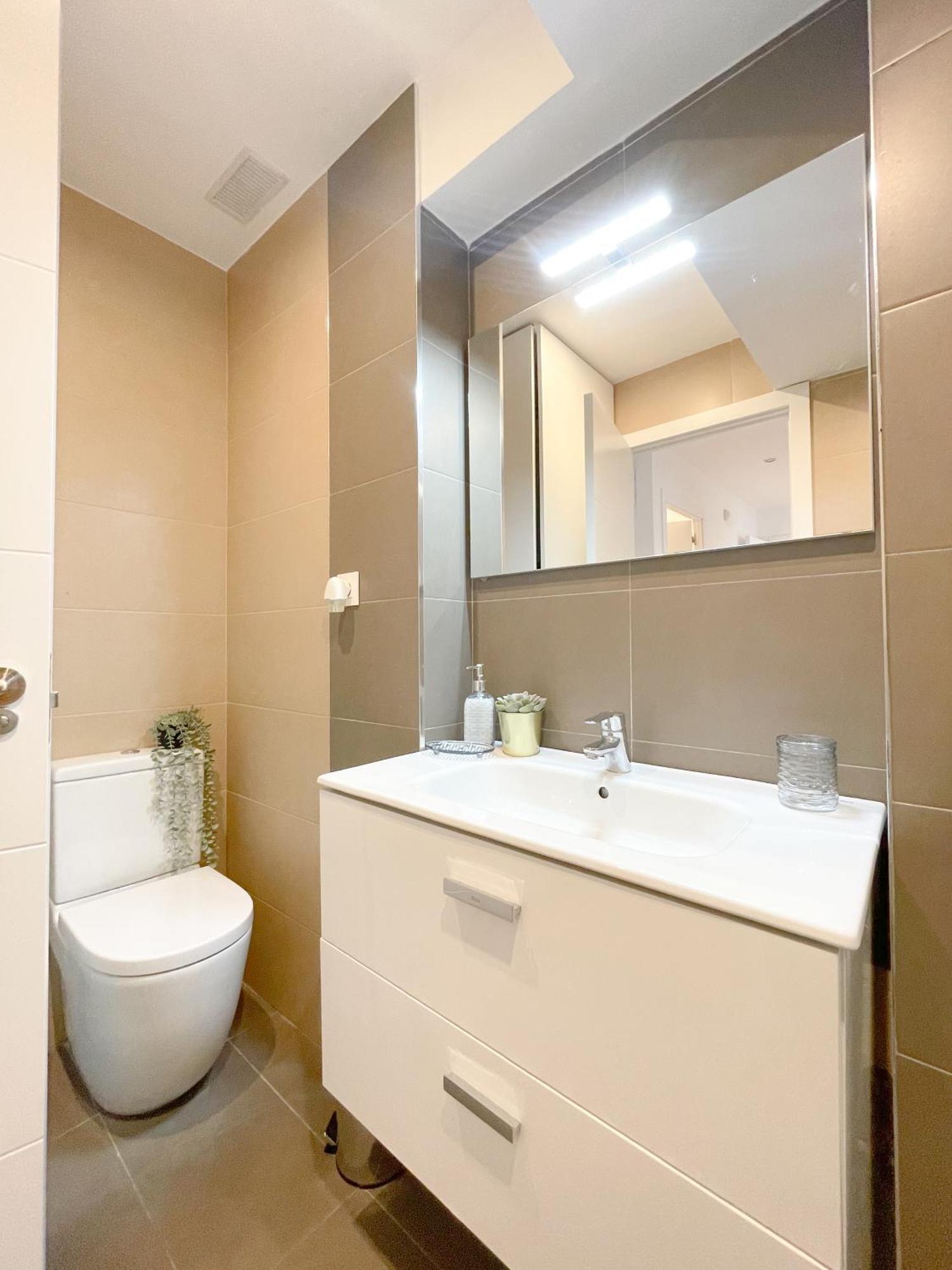 Moderno Apartamento Plz De La Merced Malaga Luaran gambar