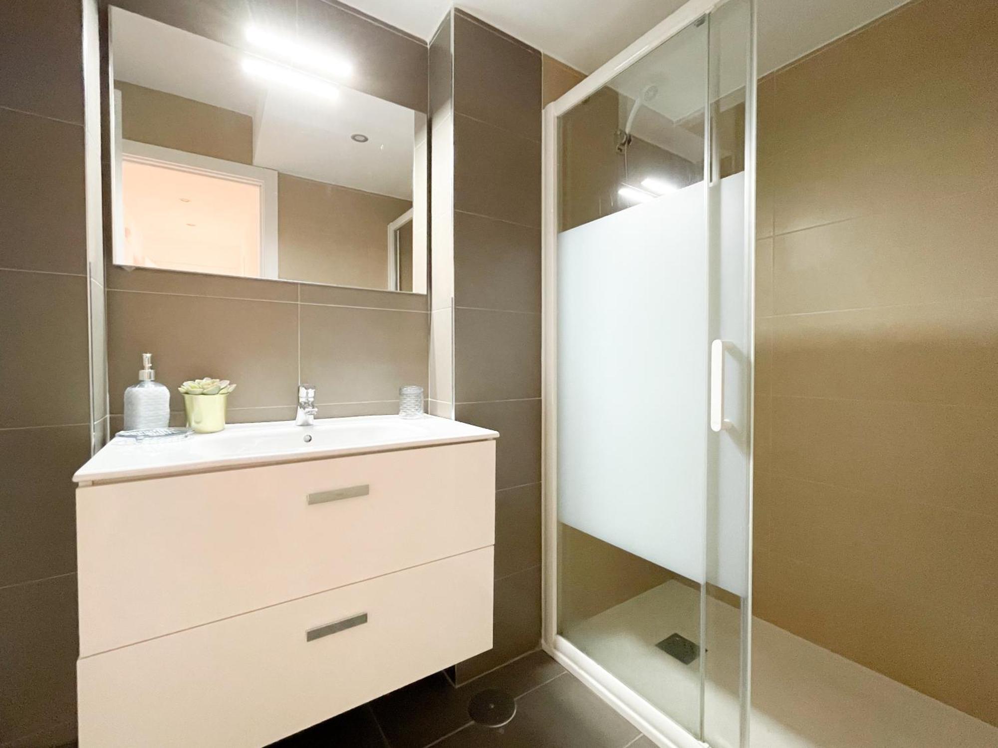 Moderno Apartamento Plz De La Merced Malaga Luaran gambar