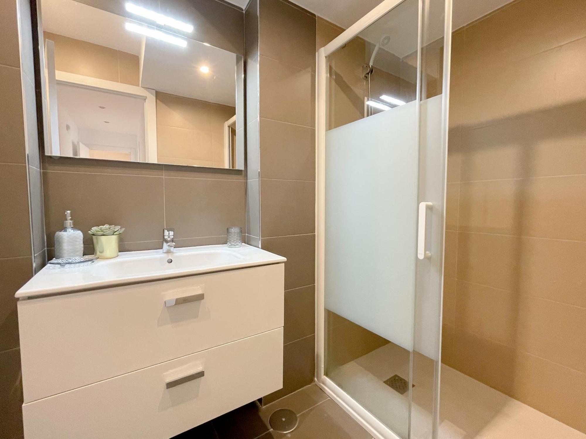 Moderno Apartamento Plz De La Merced Malaga Luaran gambar
